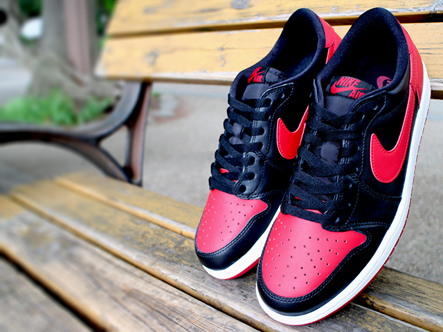 NIKE AIR JORDAN 1 RETRO LOW OG - 01