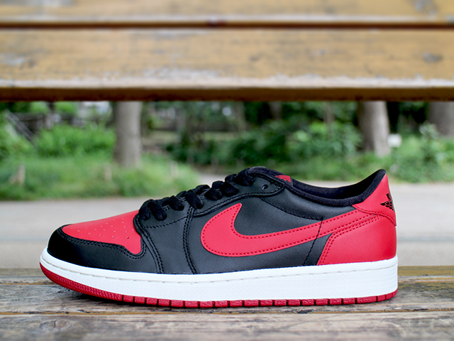 NIKE AIR JORDAN 1 RETRO LOW OG - 02