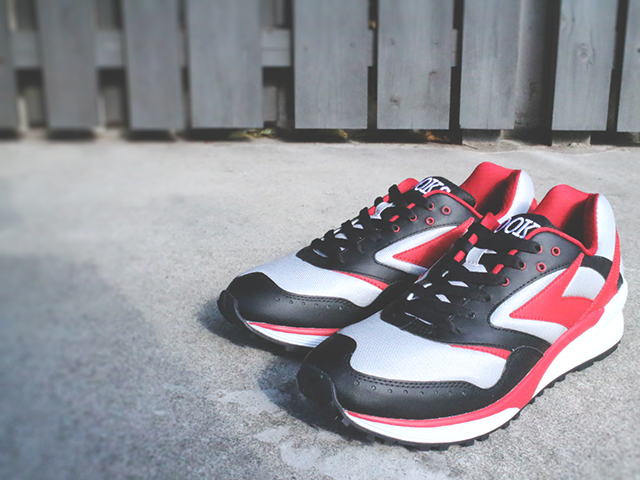 BROOKS HERITAGE MOJO “BLACK/TRUE RED/LUNAR ROCK” - 01