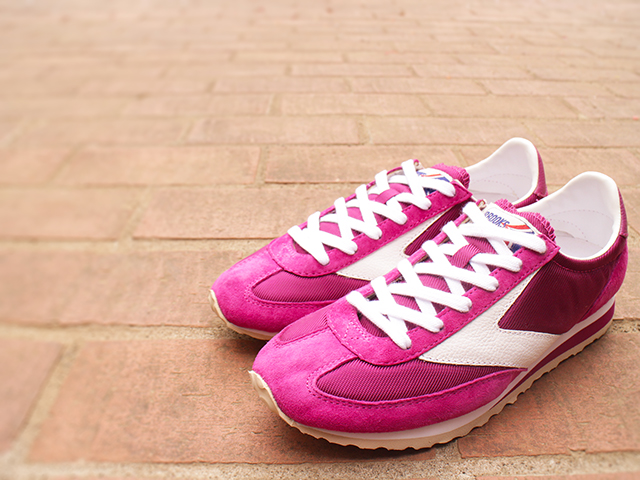 BROOKS HERITAGE WMNS VANGUARD “FESTIVAL FUSCIA” - 01