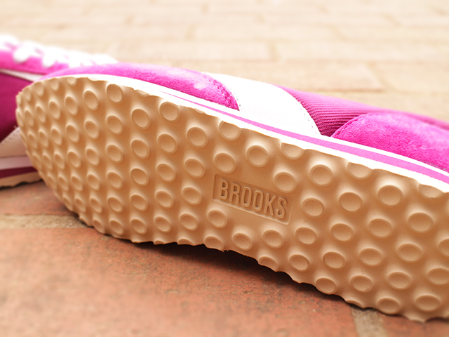 BROOKS HERITAGE WMNS VANGUARD “FESTIVAL FUSCIA” - 05