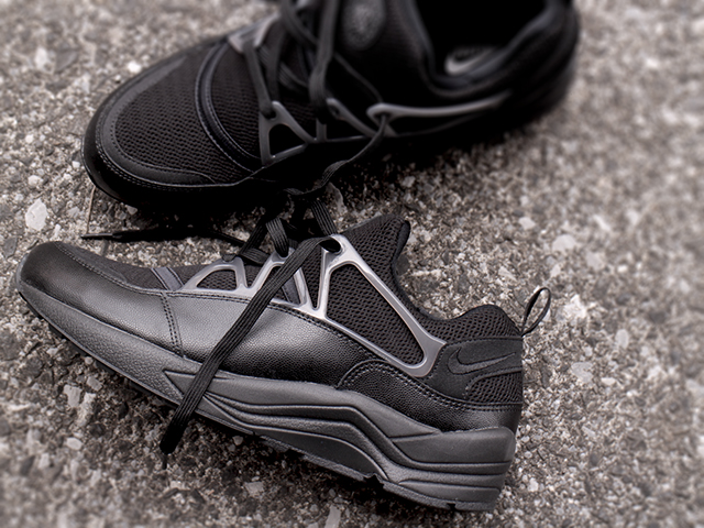 NIKE WMNS AIR HUARACHE LIGHT PRM “BLACK/BLACK” - 02