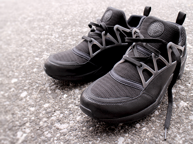 NIKE WMNS AIR HUARACHE LIGHT PRM “BLACK/BLACK” - 01