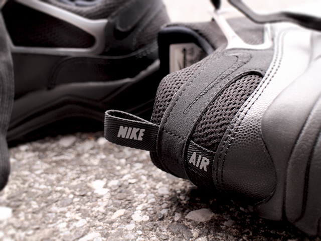 NIKE WMNS AIR HUARACHE LIGHT PRM “BLACK/BLACK” - 04