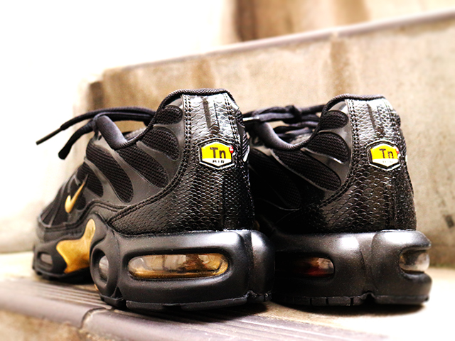 AIR MAX PLUS “BLACK/METALLIC GOLD” - 04