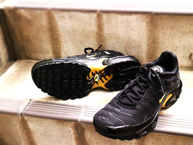 AIR MAX PLUS “BLACK/METALLIC GOLD” - 05