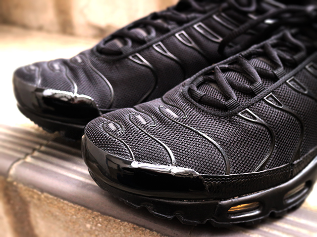 AIR MAX PLUS “BLACK/METALLIC GOLD” - 03