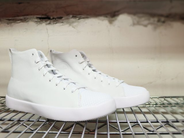 CHUCK TAYLOR ALL STAR MODERN HI “ALL WHITE” - 01