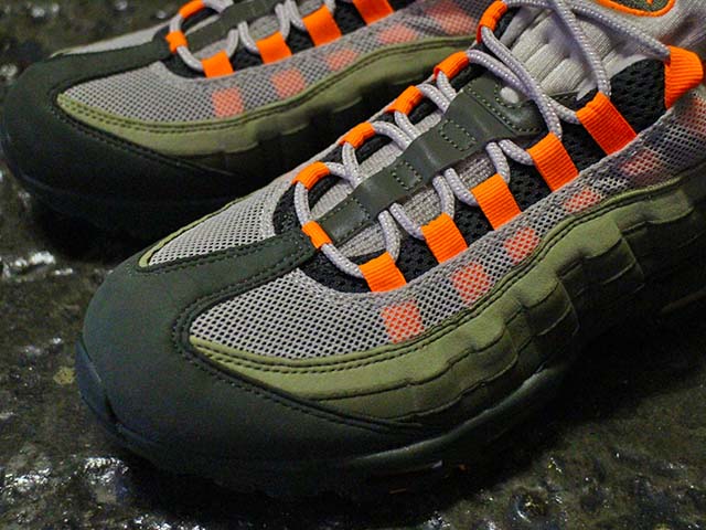 AIR MAX 95 OG “TOTAL ORANGE-NEUTRAL OLIVE” - 03