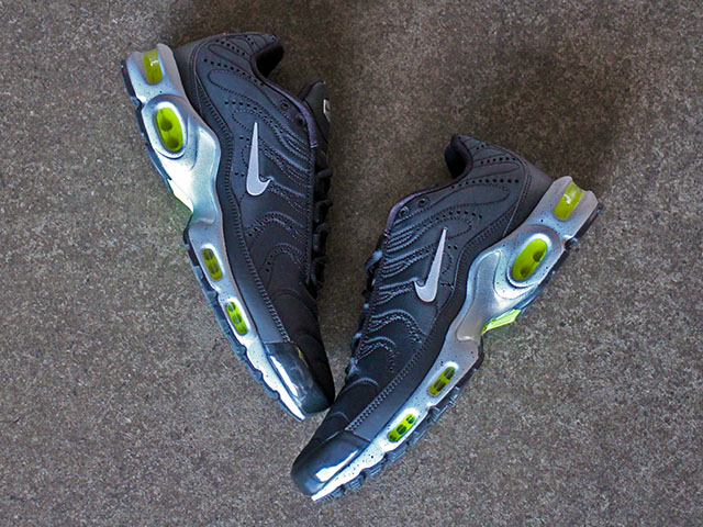 AIR MAX PLUS PRM “BLACK/MATTE SILVER-VOLT” - 02