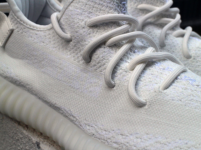 YEEZY BOOST 350 V2 “TRIPLE WHITE” - 05