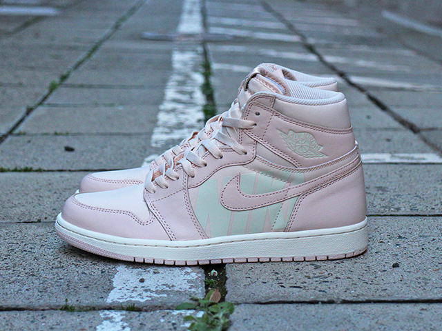 AIR JORDAN 1 RETRO HIGH OG “NIKE AIR LOGO” GUAVA ICE - 01