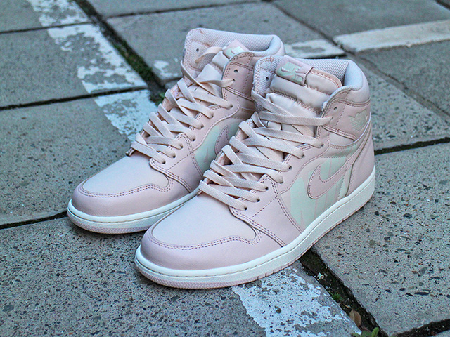 AIR JORDAN 1 RETRO HIGH OG “NIKE AIR LOGO” GUAVA ICE - 02