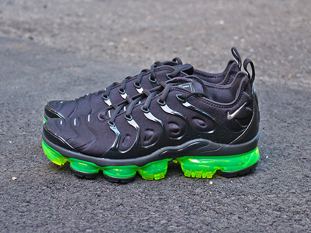 AIR VAPORMAX PLUS “BLACK/VOLT” - 02