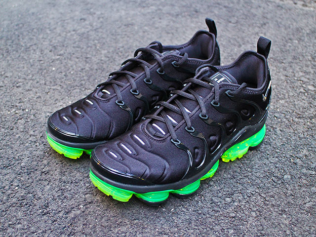 AIR VAPORMAX PLUS “BLACK/VOLT” - 03