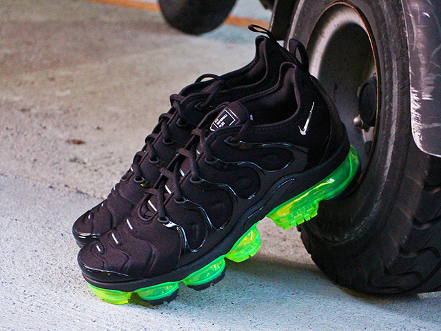 AIR VAPORMAX PLUS “BLACK/VOLT” - 01