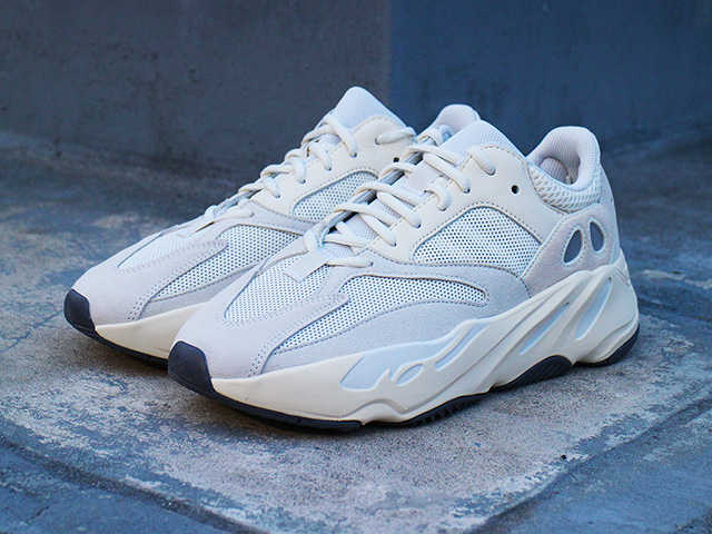 YEEZY BOOST 700 “ANALOG” - 03