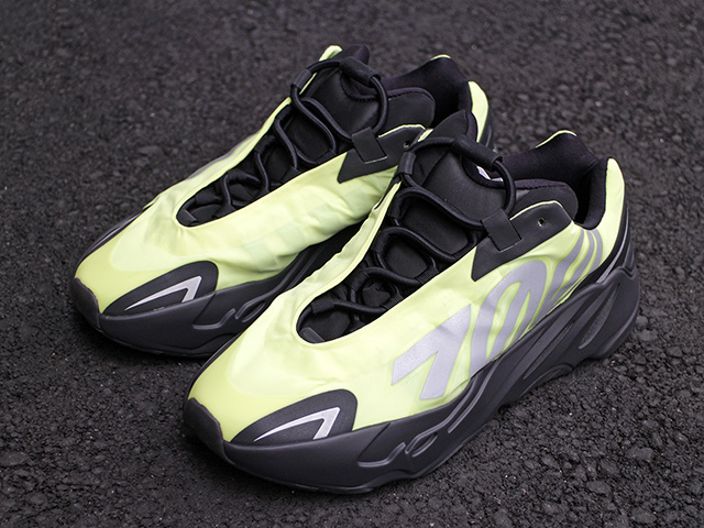 YEEZY BOOST 700 MNVN “PHOSPHOR” - 02