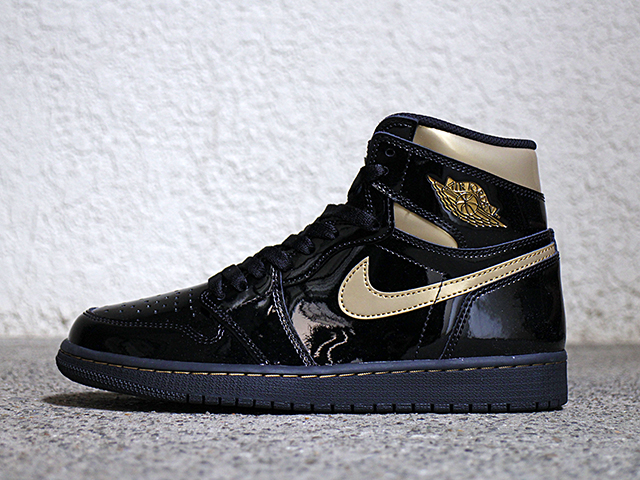 AIR JORDAN 1 RETRO HIGH OG “BLACK/METALLIC GOLD” - 01