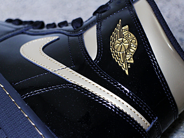 AIR JORDAN 1 RETRO HIGH OG “BLACK/METALLIC GOLD” - 04