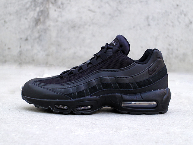 AIR MAX 95 ESSENTIAL “TRIPLE BLACK” - 01