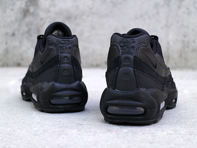 AIR MAX 95 ESSENTIAL “TRIPLE BLACK” - 04