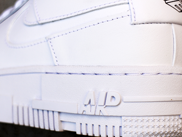 WMNS AIR FORCE 1 PIXEL “WHITE/BLACK” - 04