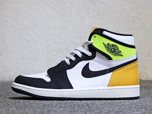 AIR JORDAN 1 RETRO HIGH OG “VOLT/UNIVERSITY GOLD” - 01