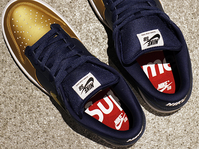 SB DUNK LOW OG QS “SUPREME” METALLIC GOLD/NAVY - 05