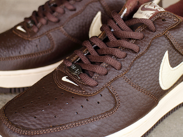 AIR FORCE 1 LOW “CHOCOLATE/LIGHT STRAW” 2001 - 02