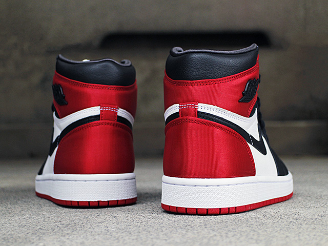 WMNS AIR JORDAN 1 RETRO HIGH OG “SATIN BLACK TOE” - 04