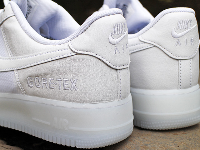 AIR FORCE 1 “GORE-TEX TRIPLE WHITE” - 04