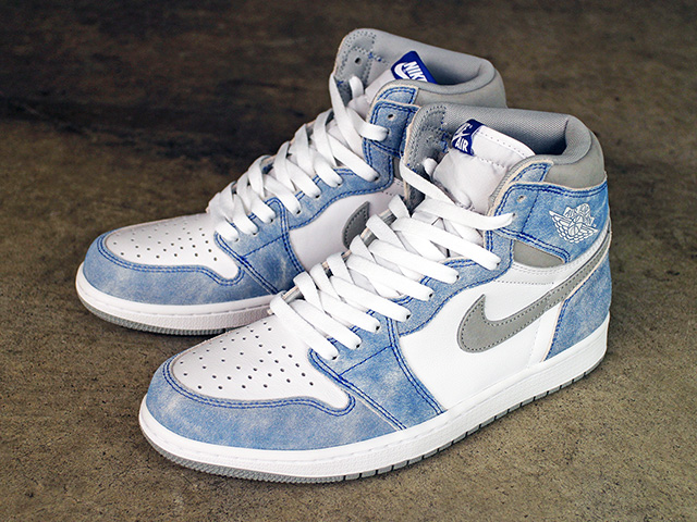 AIR JORDAN 1 RETRO HIGH OG “HYPER ROYAL/LIGHT SMOKE GREY” - 01