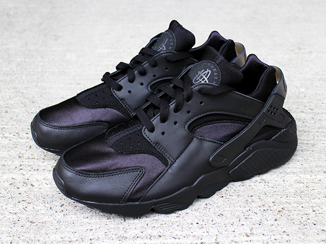 AIR HUARACHE “TRIPLE BLACK” - 01