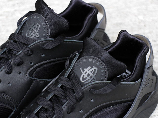 AIR HUARACHE “TRIPLE BLACK” - 02