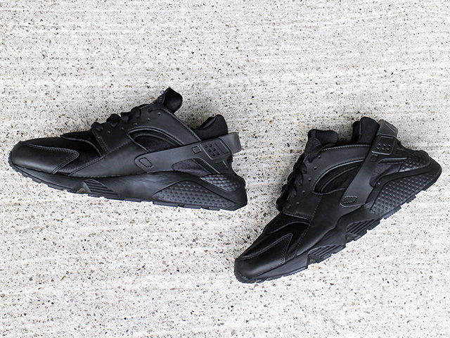 AIR HUARACHE “TRIPLE BLACK” - 05