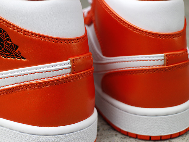 AIR JORDAN 1 MID SE “ELECTRO ORANGE” - 04