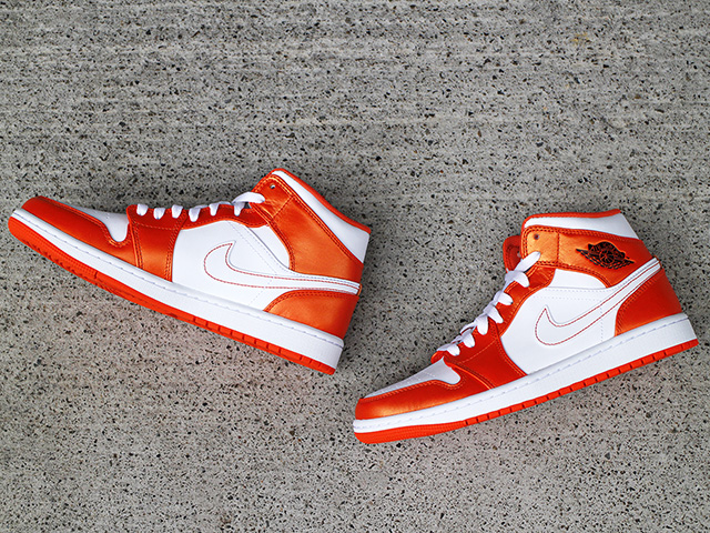 AIR JORDAN 1 MID SE “ELECTRO ORANGE” - 05