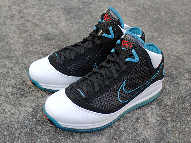 LEBRON 7 QS “RED CARPET” - 01