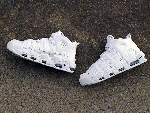 AIR MORE UPTEMPO 96 WHITE/MIDNIGHT NAVY - 05