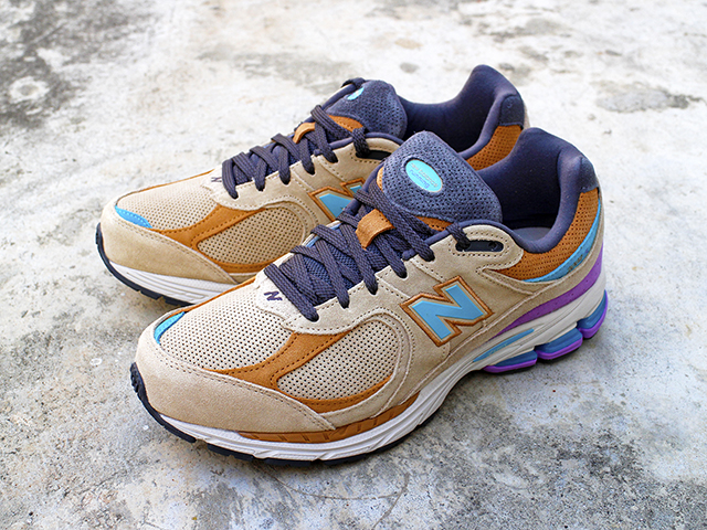 NEW BALANCE M2002R WA BEIGE/PURPLE - 01